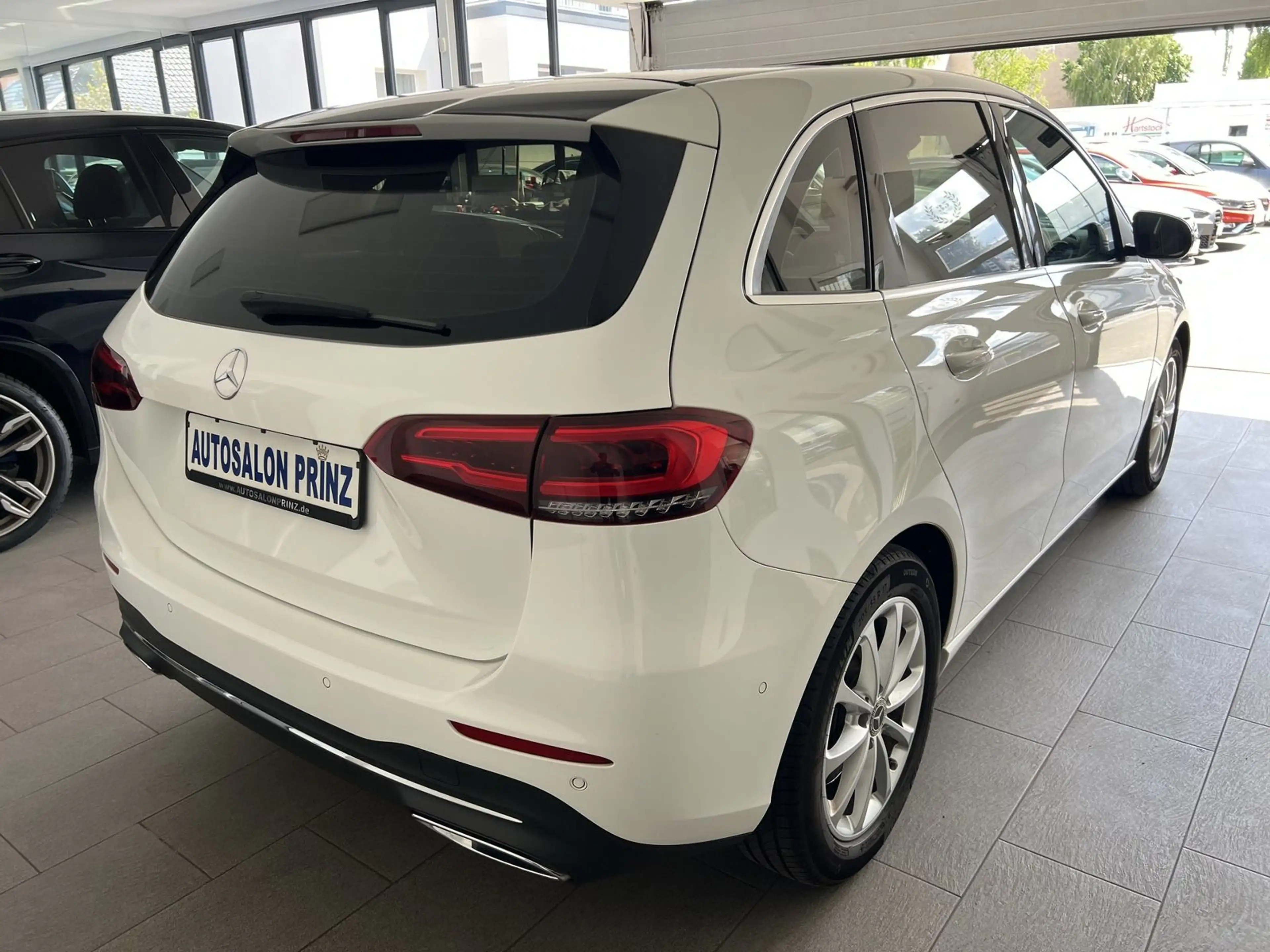 Mercedes-Benz B 250 AUTOM NAVI KLIMA T.LEDER LEDER KAMERA ALU — photo 4