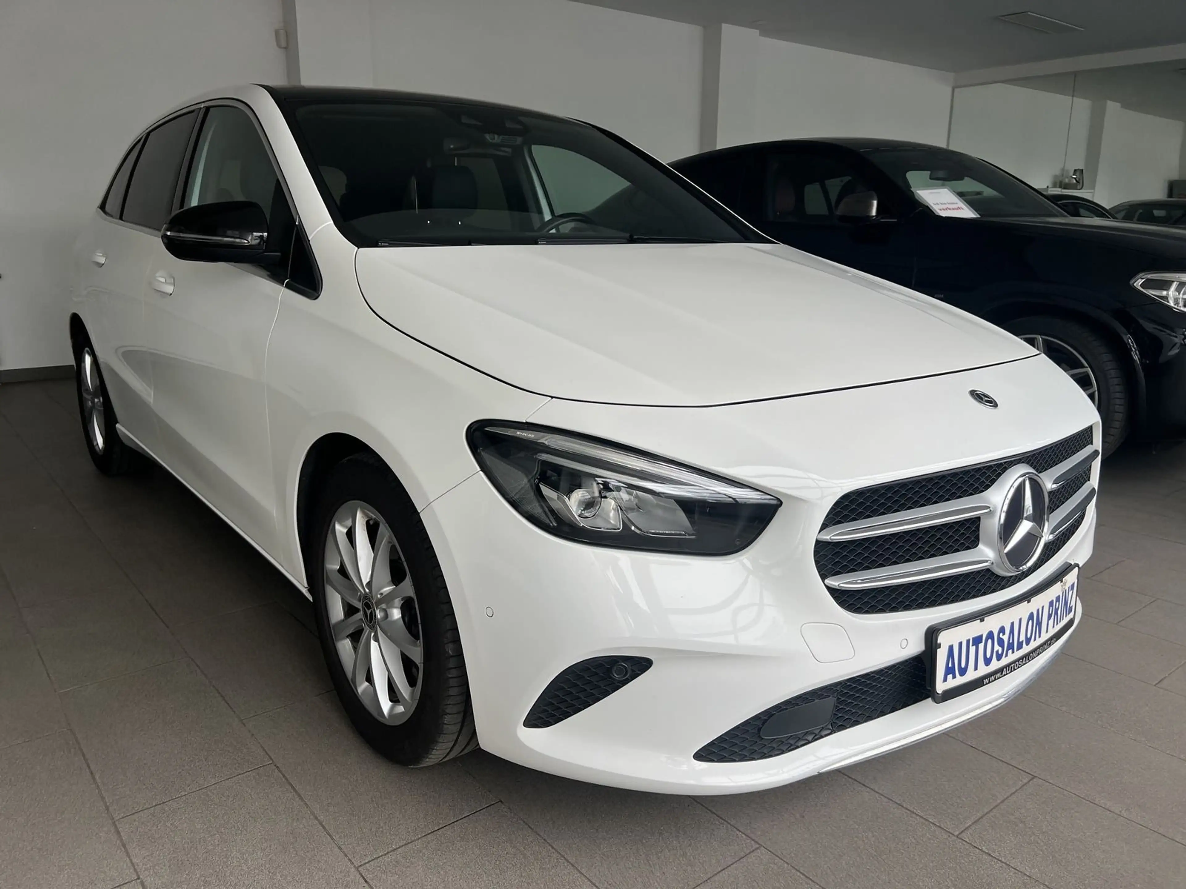 Mercedes-Benz B 250 AUTOM NAVI KLIMA T.LEDER LEDER KAMERA ALU
