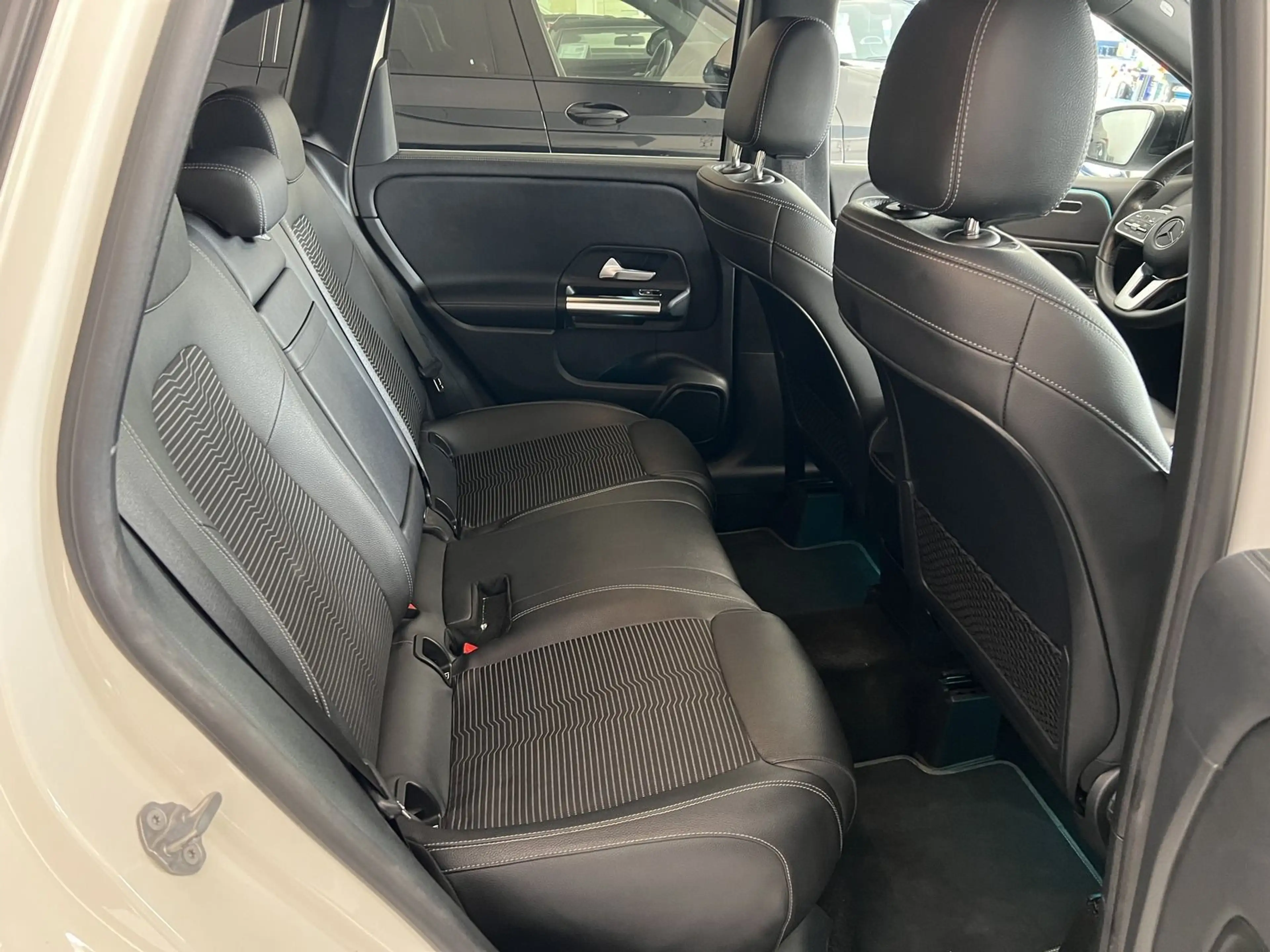 Mercedes-Benz B 250 AUTOM NAVI KLIMA T.LEDER LEDER KAMERA ALU — photo 15