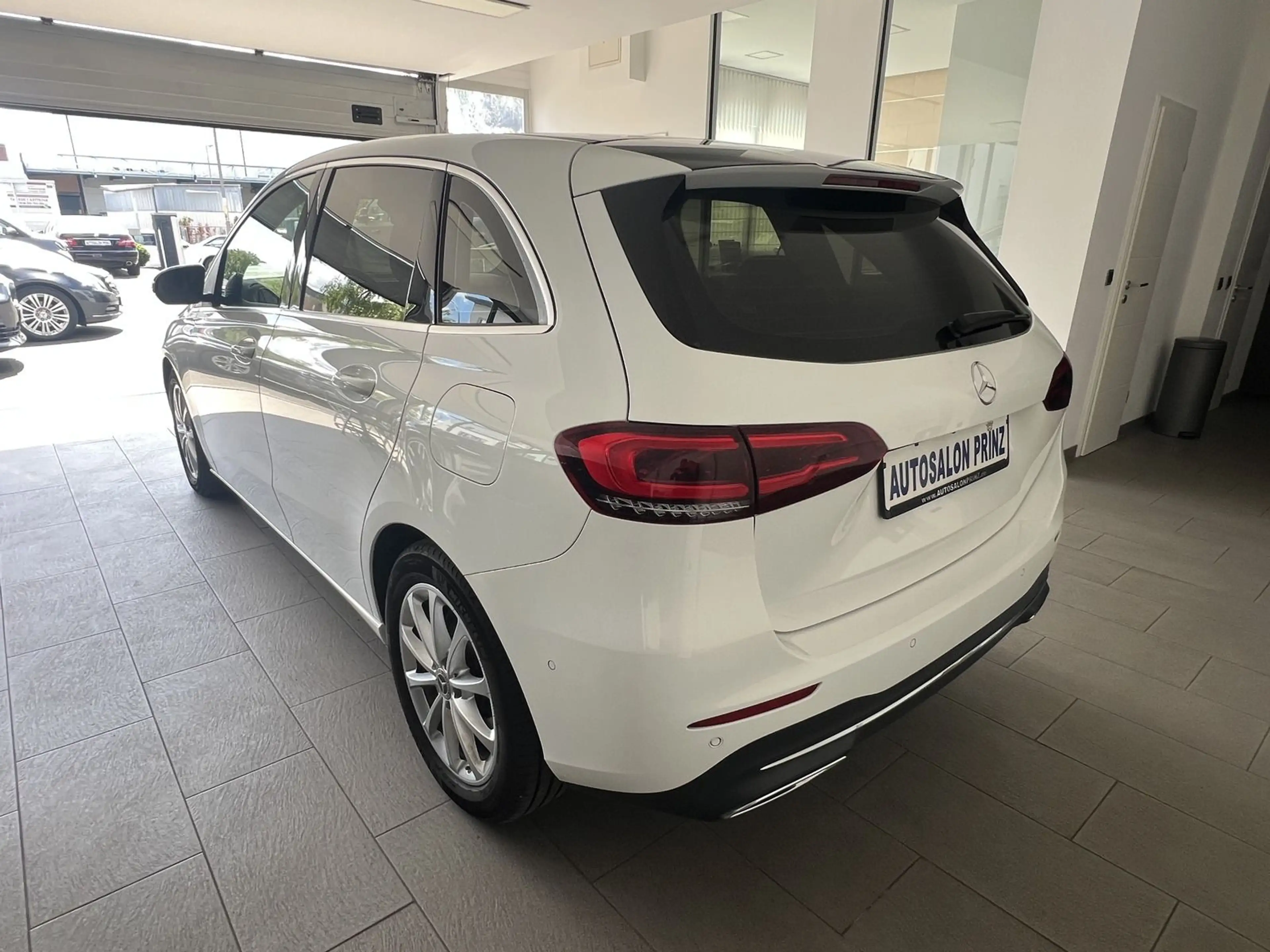 Mercedes-Benz B 250 AUTOM NAVI KLIMA T.LEDER LEDER KAMERA ALU — photo 11