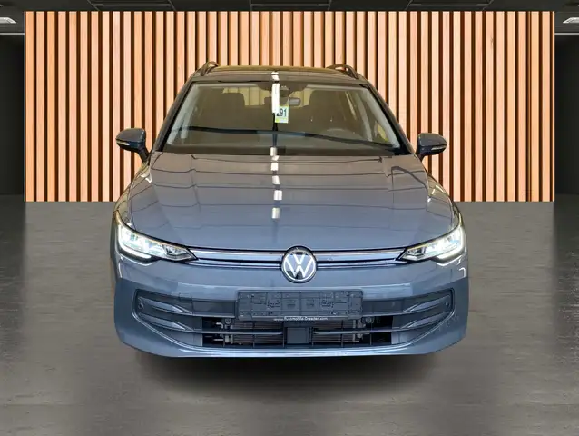 Volkswagen Golf view 3