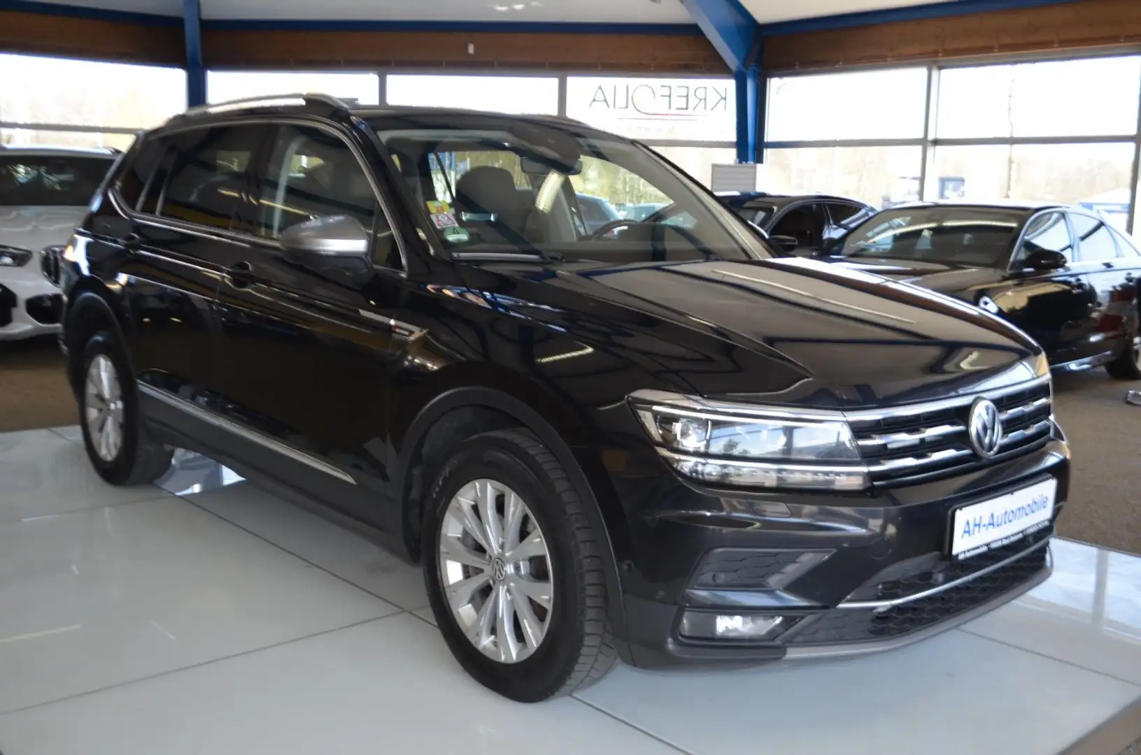 Volkswagen Tiguan Allspace Highline 4Motion AUTOMATIK Black - 2