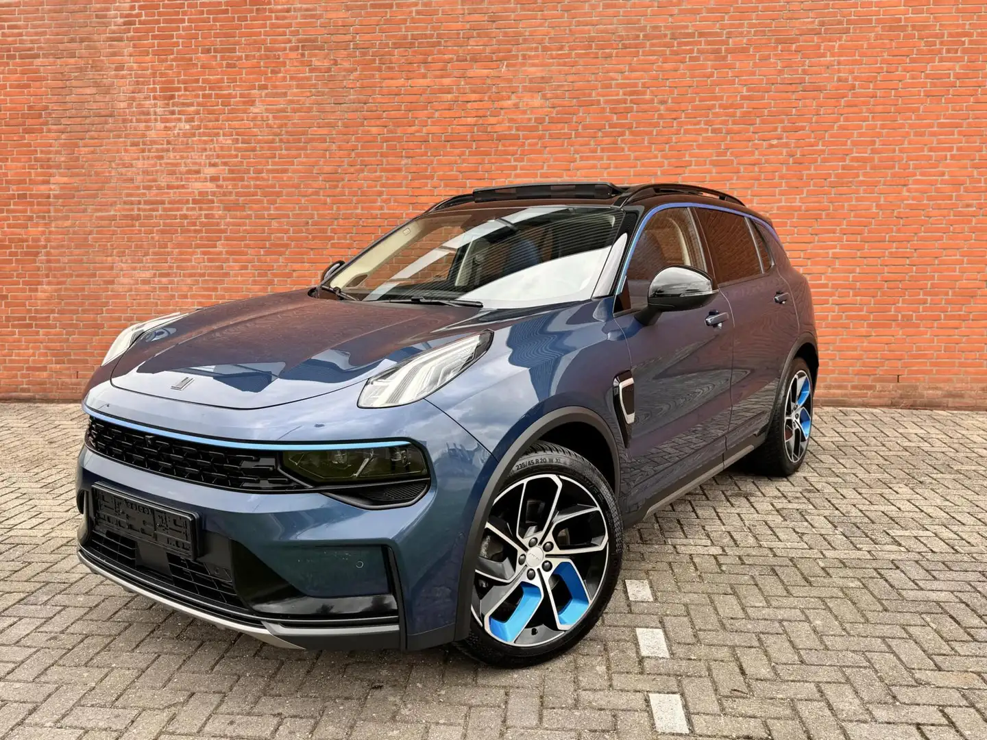 Lynk & Co 01 1.5 PLUG-IN HYBRID|360 CAMERA|PANO|CARPLAY| VOL Blauw - 1