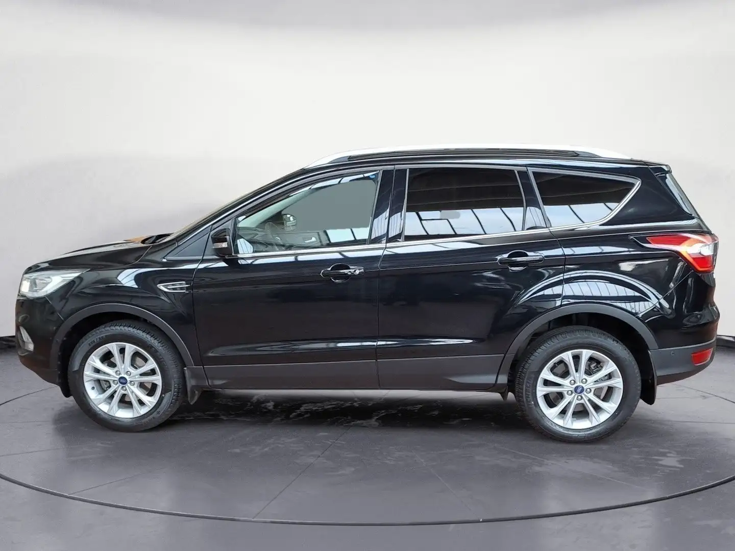 Ford Kuga 1.5 EcoBoost 2x4 Titanium *BLUETOOTH*LED*TE Zwart - 2