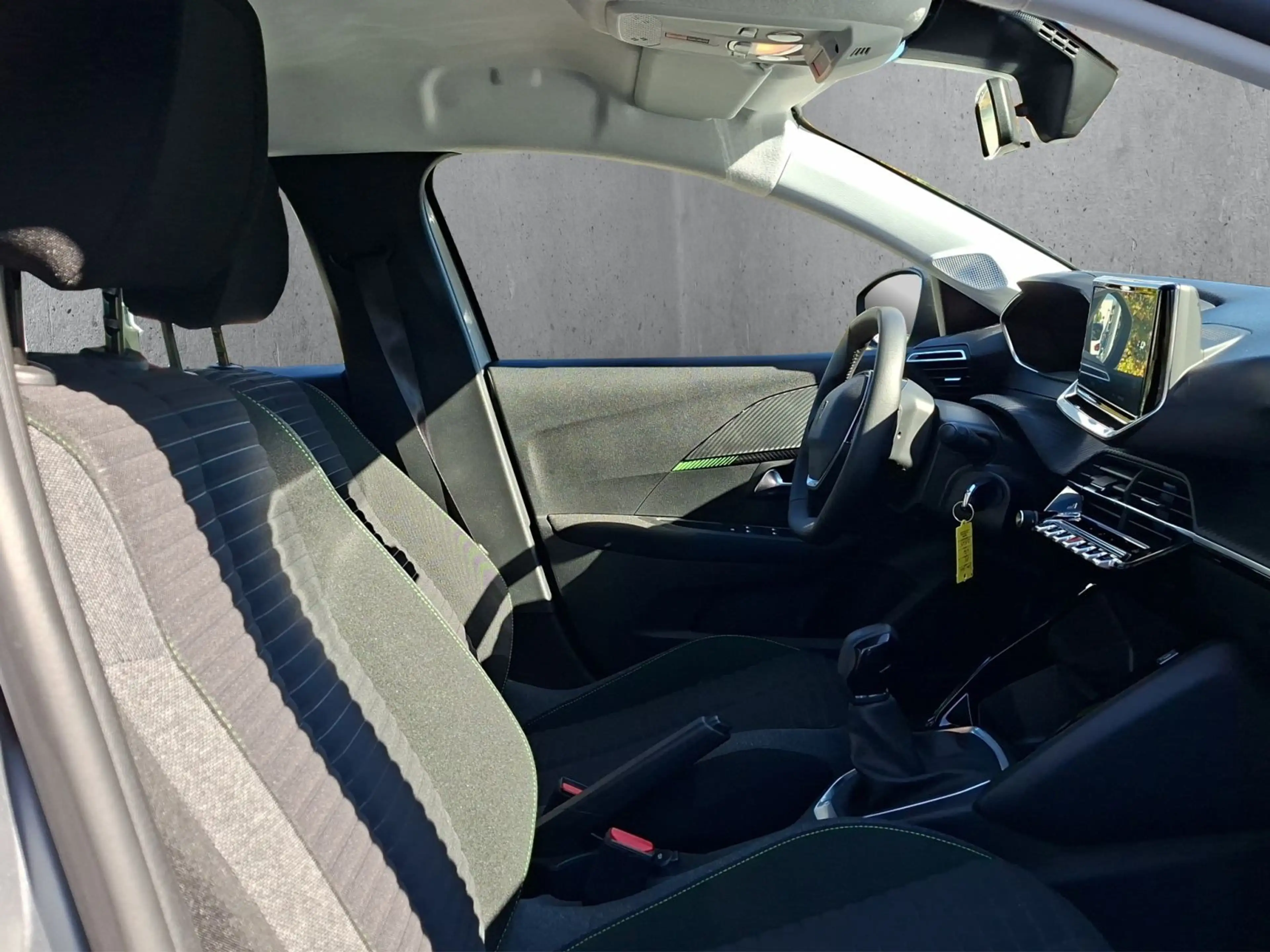 Peugeot 208 Active PureTech — photo 17