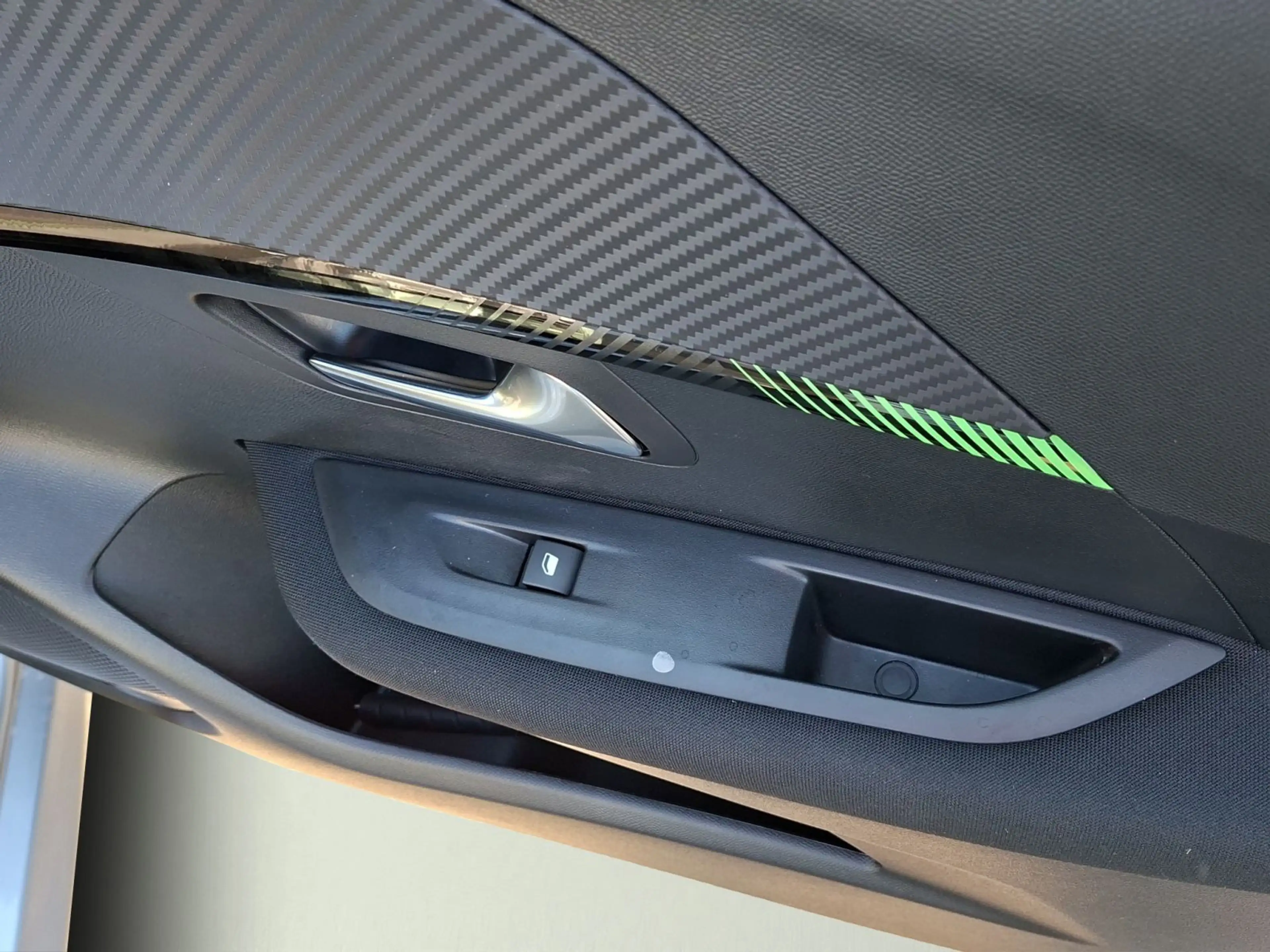 Peugeot 208 Active PureTech — photo 16