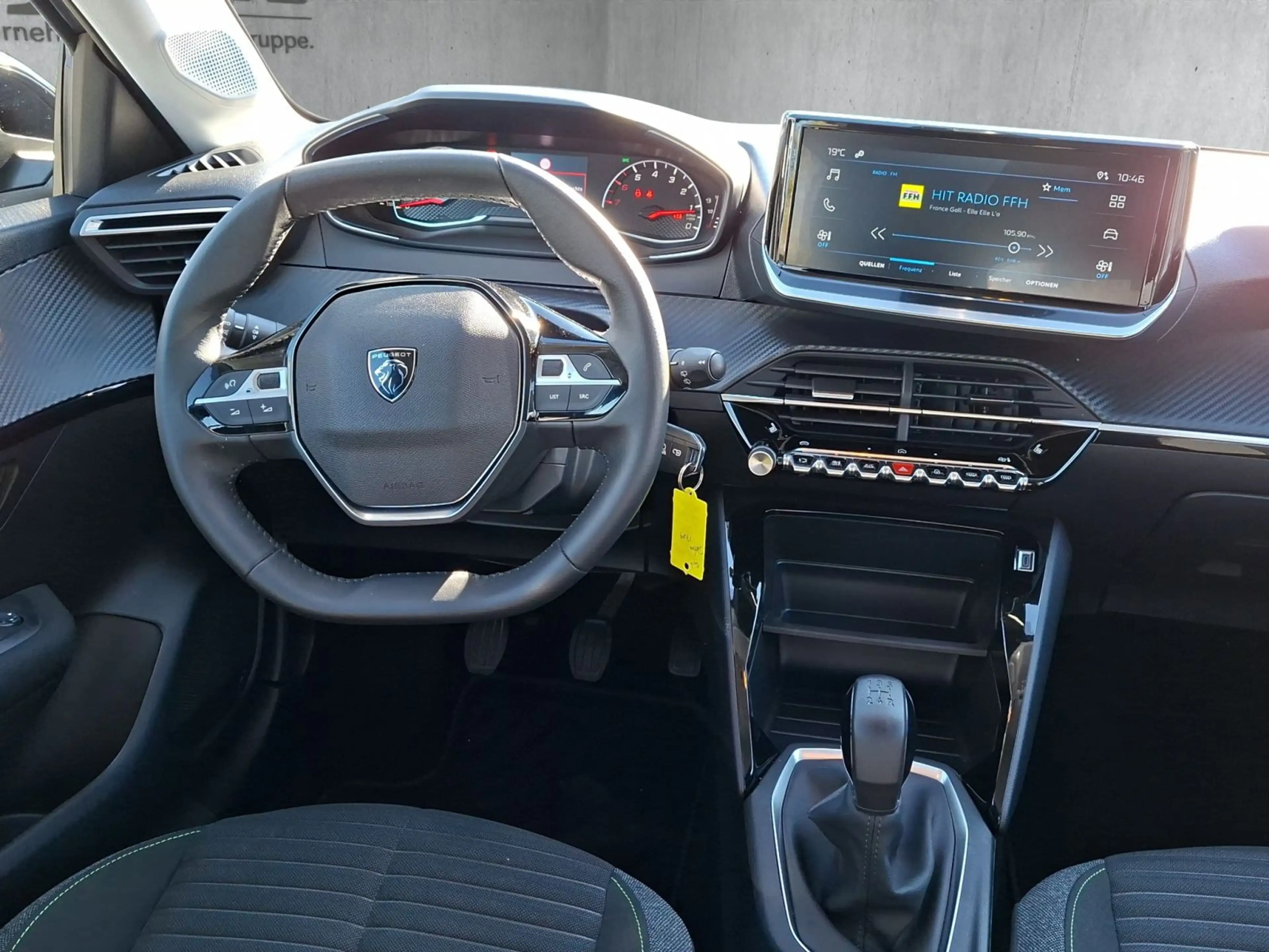 Peugeot 208 Active PureTech — photo 14