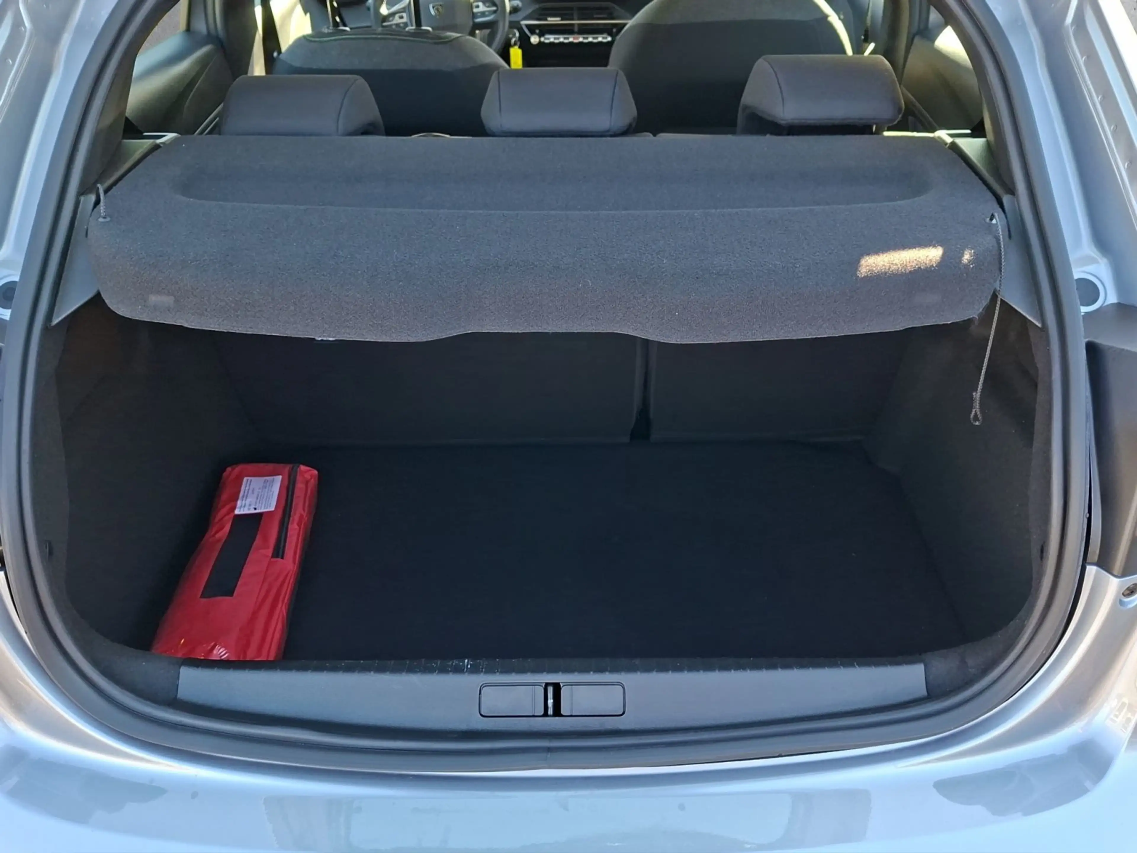 Peugeot 208 Active PureTech — photo 19