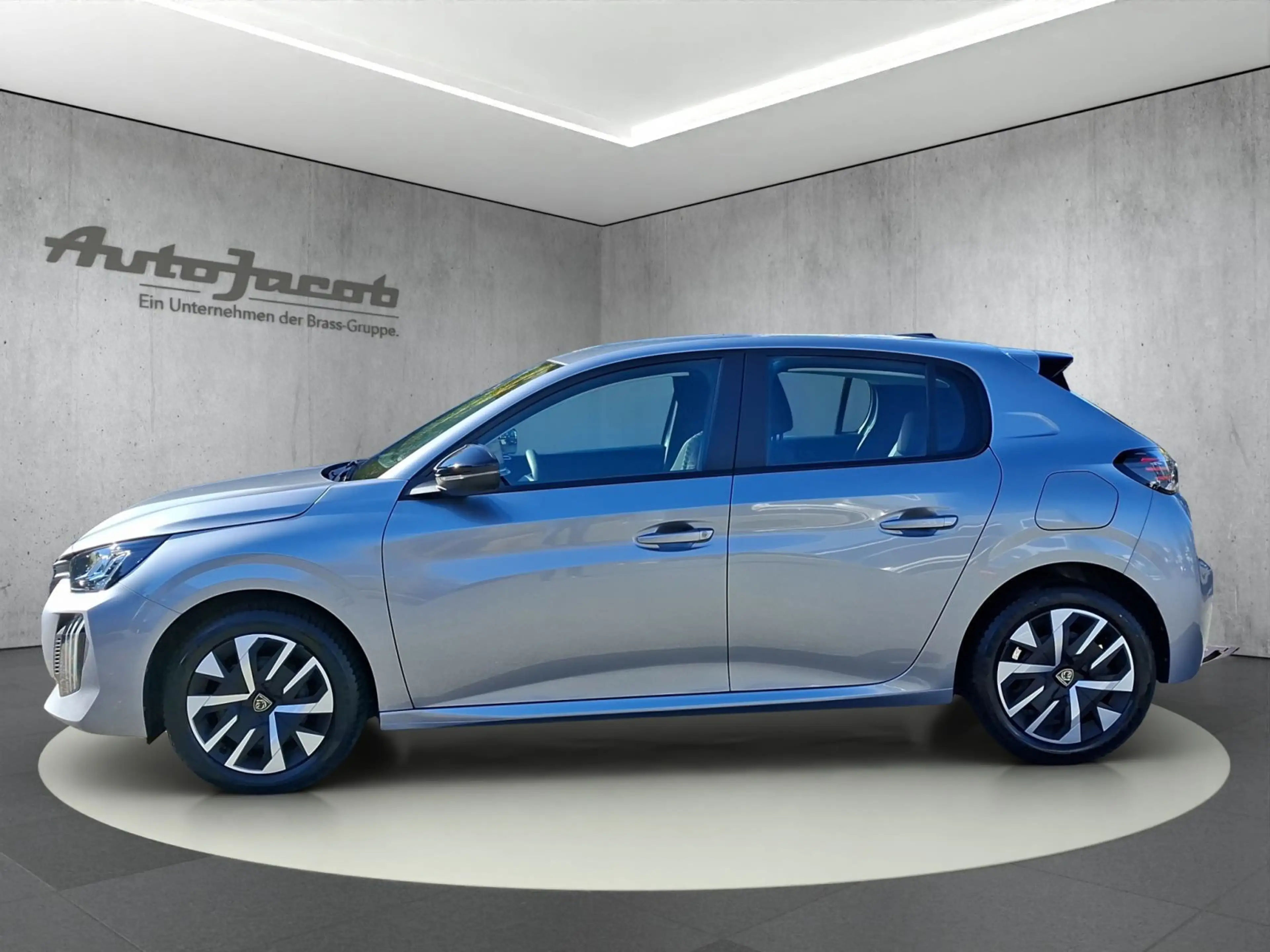 Peugeot 208 Active PureTech — photo 2