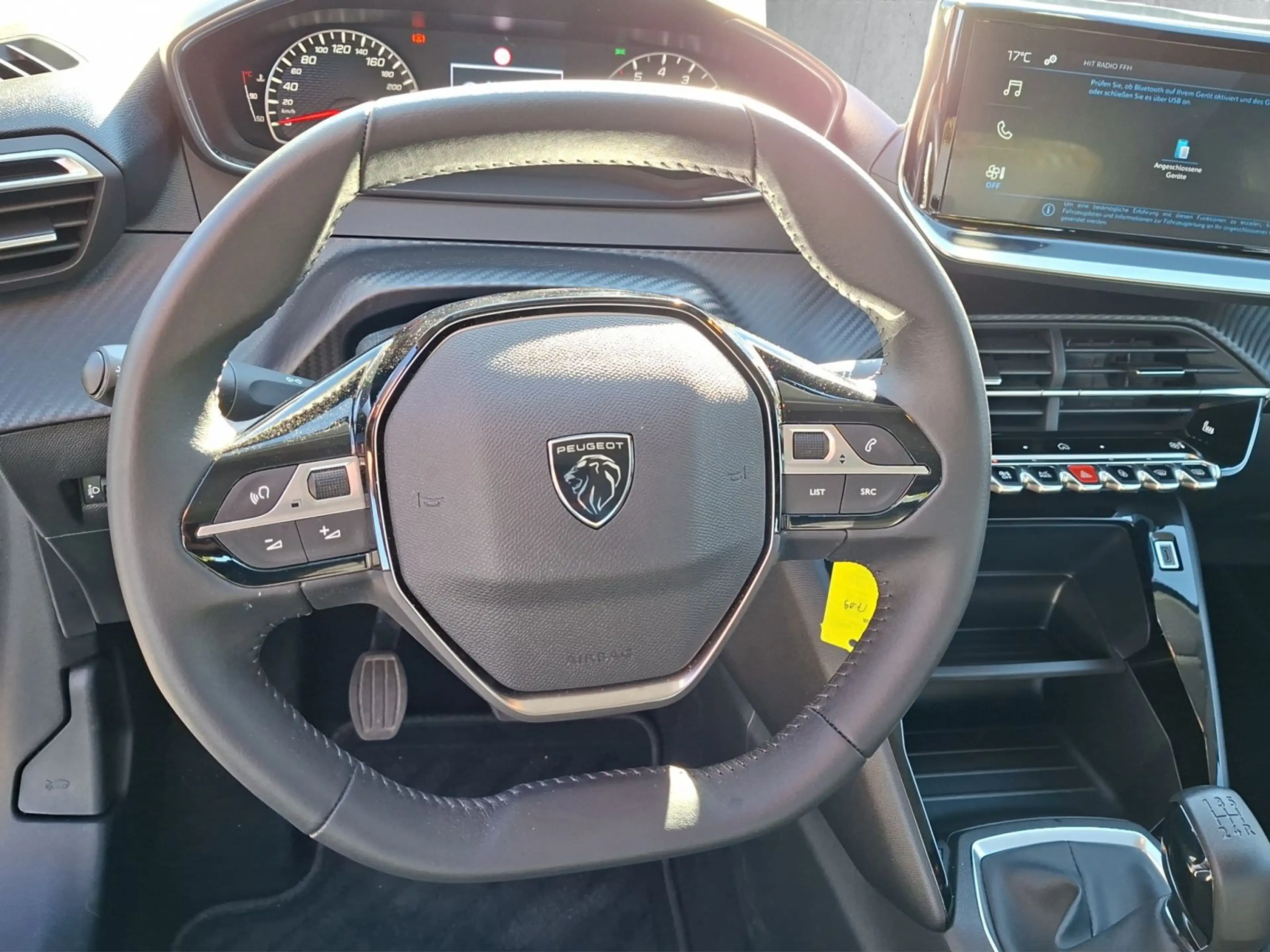 Peugeot 208 Active PureTech — photo 10