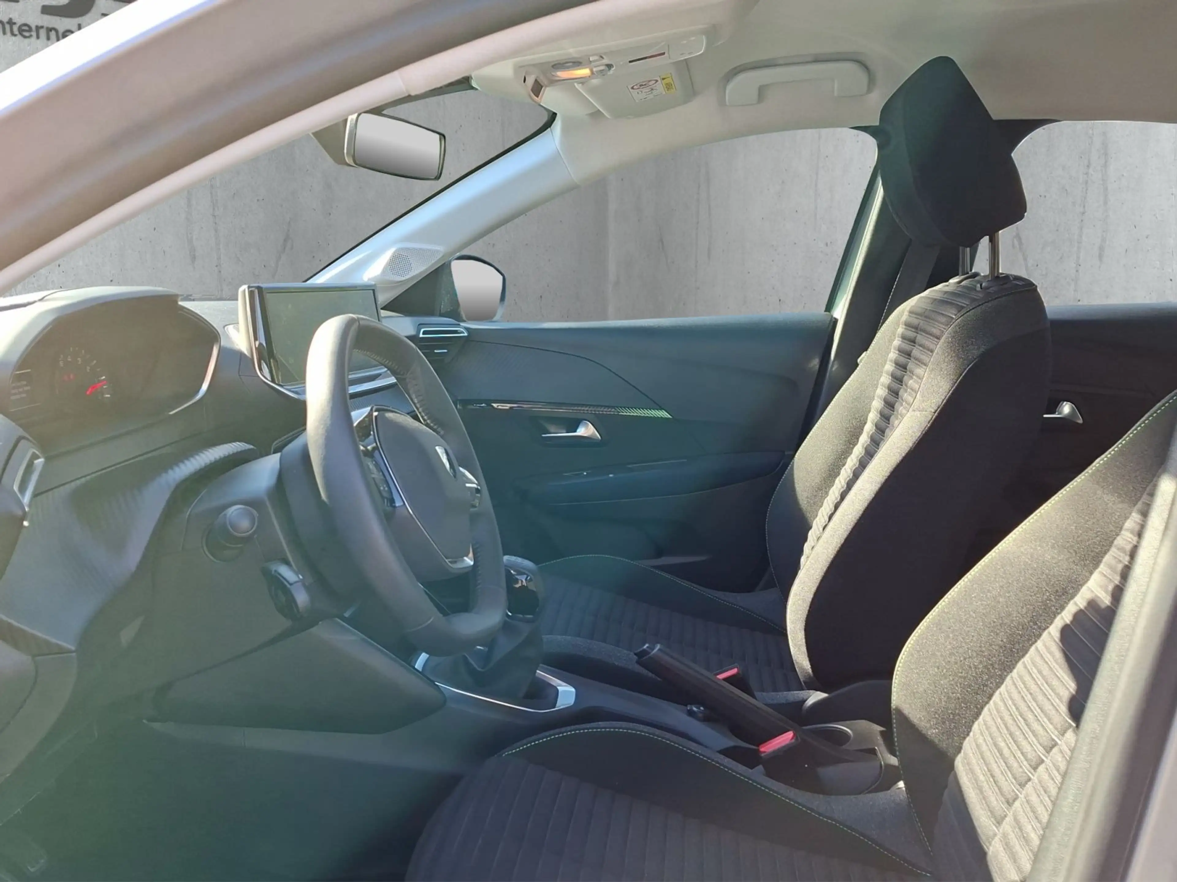 Peugeot 208 Active PureTech — photo 9