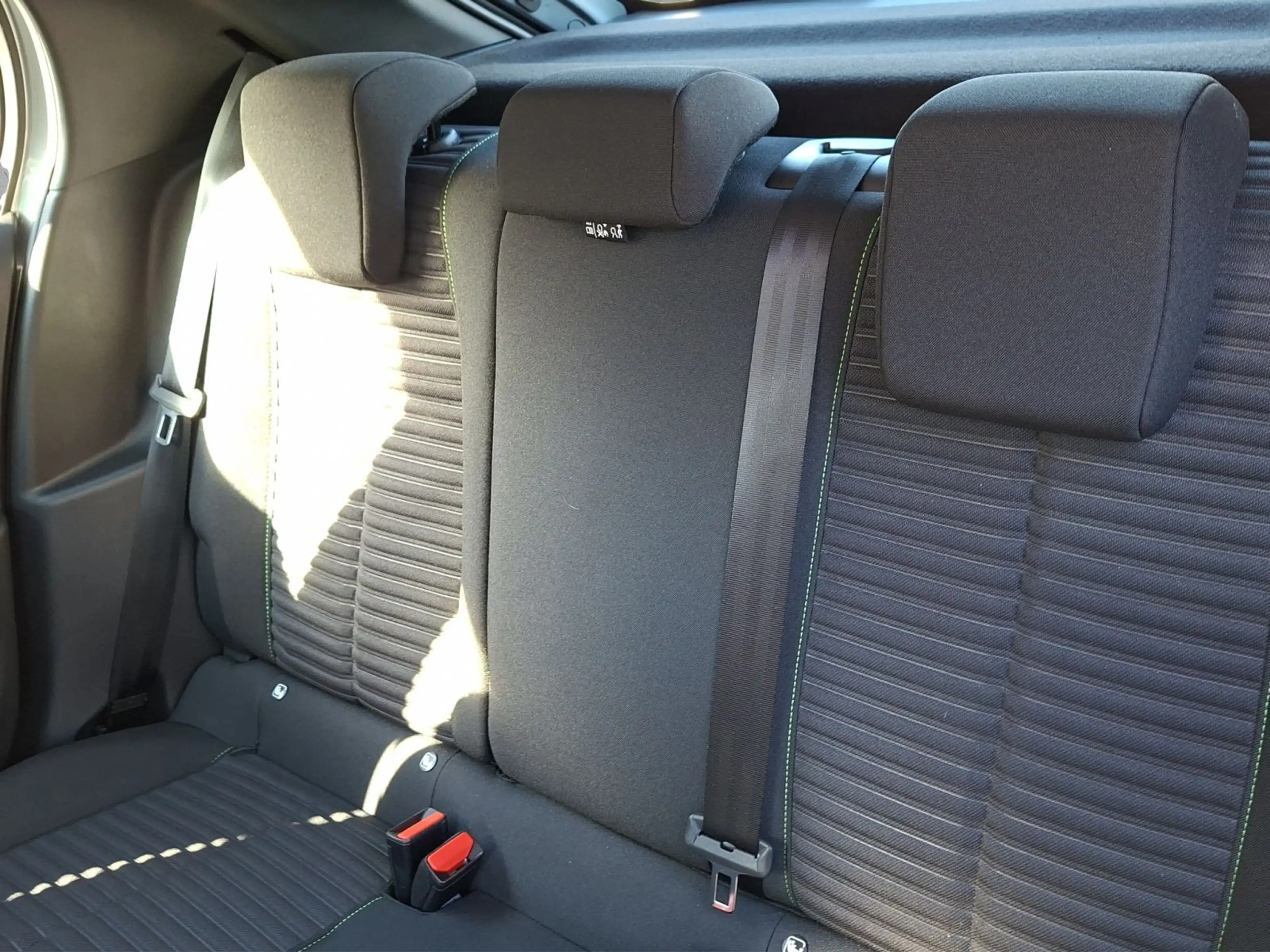 Peugeot 208 Active PureTech — photo 13