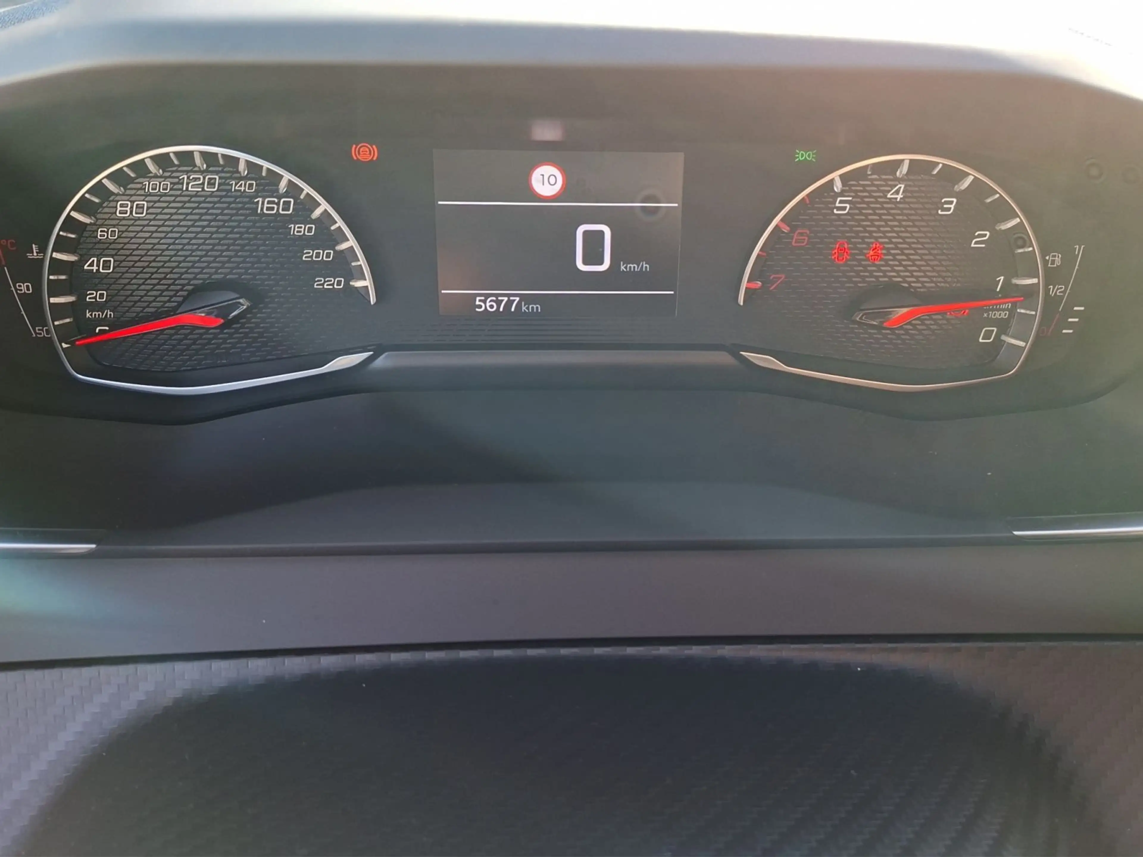 Peugeot 208 Active PureTech — photo 11