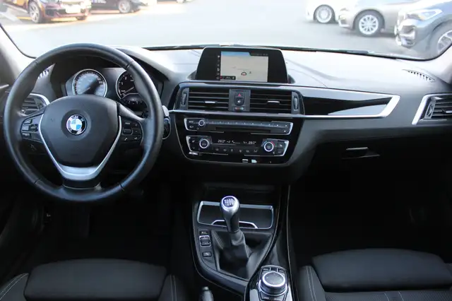 BMW 1 Series view 11