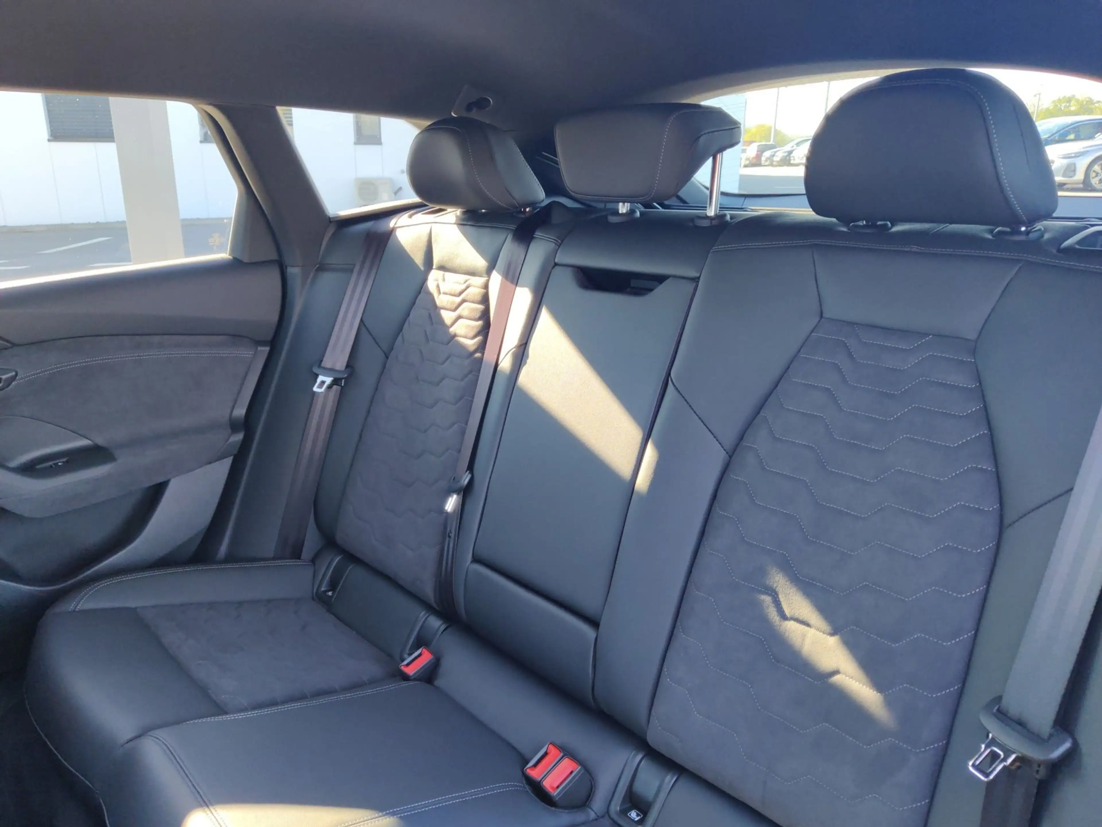 Audi A6 e-tron A6 Avant S line business e-tron quattro AHK Luft 2 — photo 13