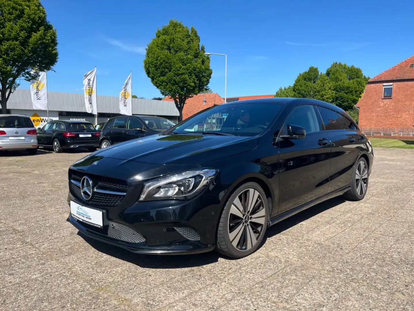 Mercedes-Benz CLA 180 Shooting Brake Automatik,Scheckheft,Navi Schwarz - 1