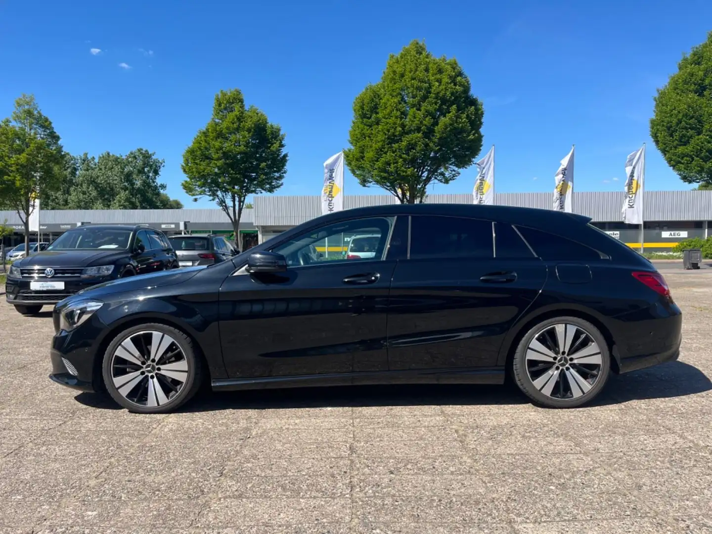 Mercedes-Benz CLA 180 Shooting Brake Automatik,Scheckheft,Navi Schwarz - 2