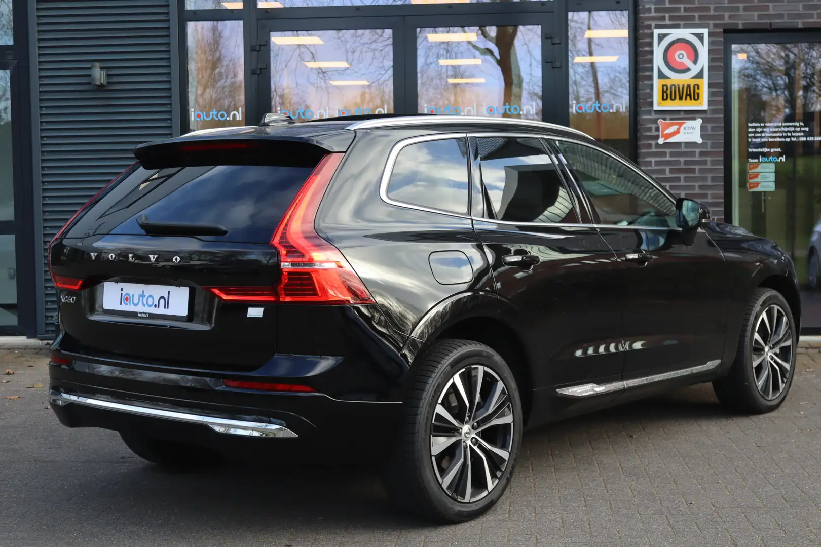 Volvo XC60 2.0 Recharge T6 AWD Plus Bright Pano/LED/Leder/Ele Zwart - 2