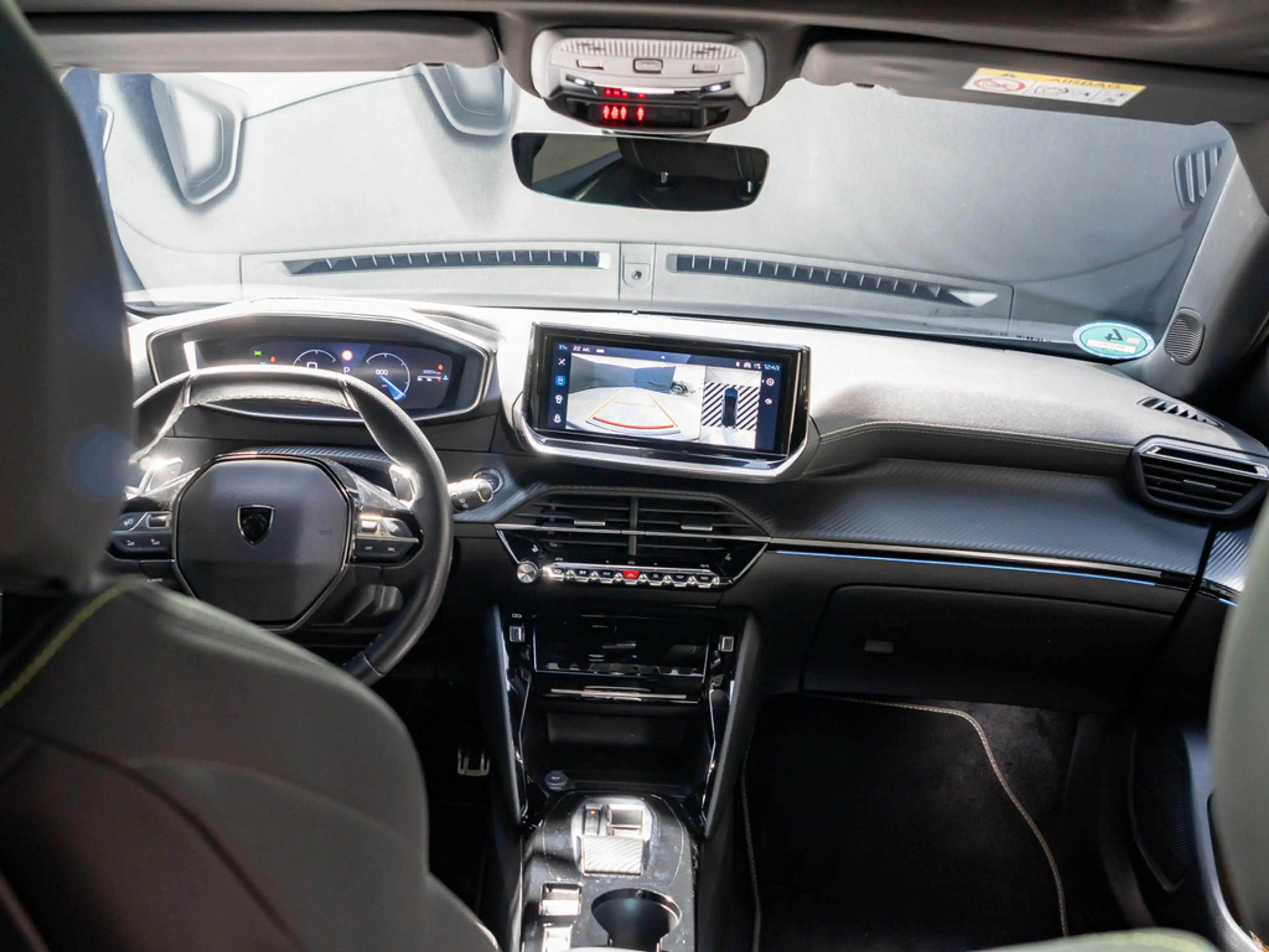 Peugeot 2008 GT PureTech 130 EAT8 PANO LED 360° NAVI — photo 8