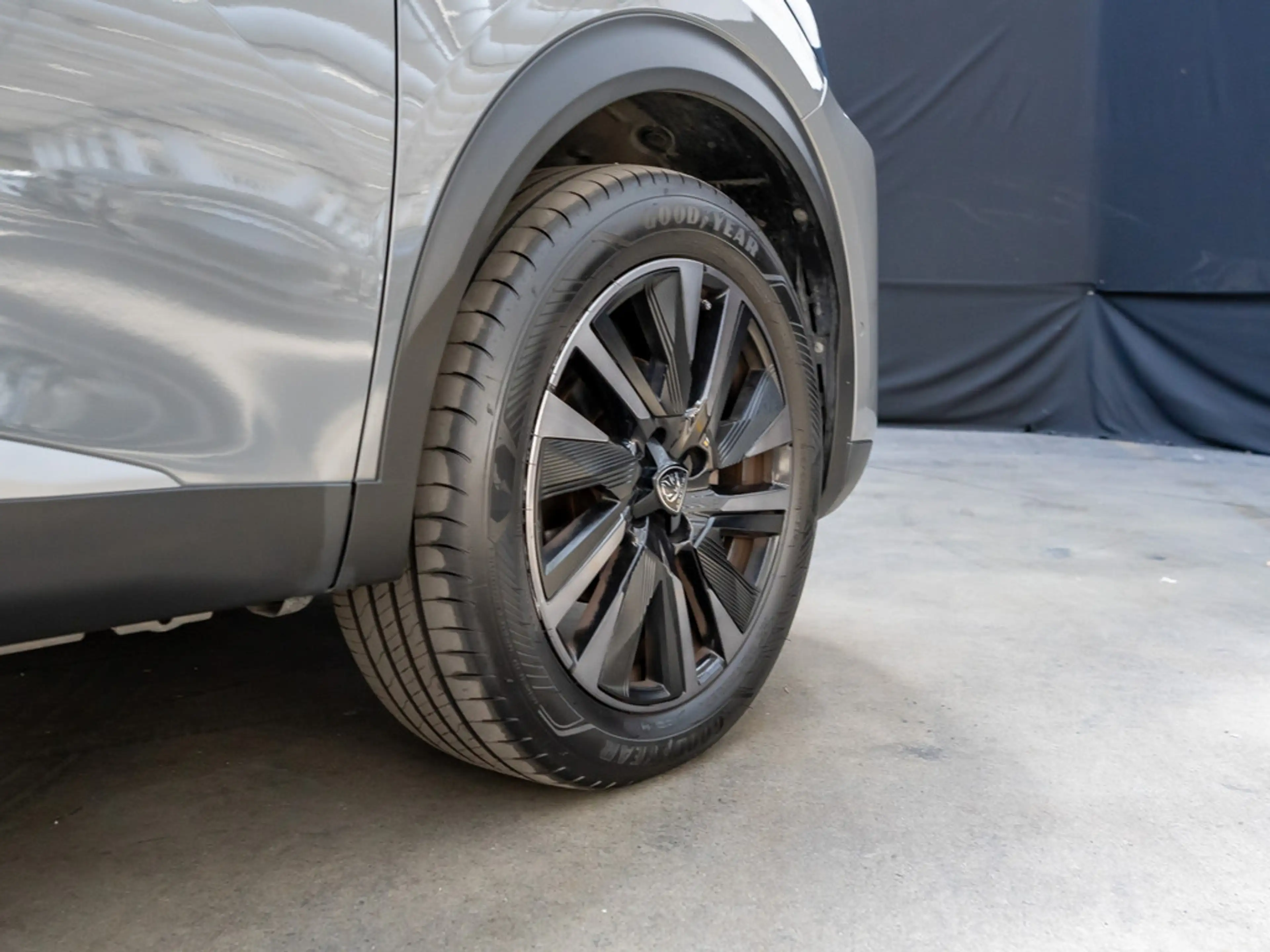 Peugeot 2008 GT PureTech 130 EAT8 PANO LED 360° NAVI — photo 6