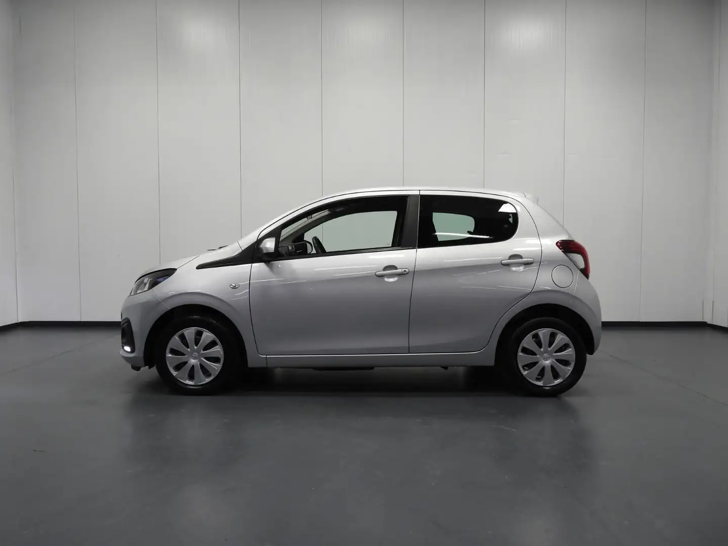 Peugeot 108 1.0 e-VTi Active Premium AIRCO/BLUETOOTH! Grijs - 2