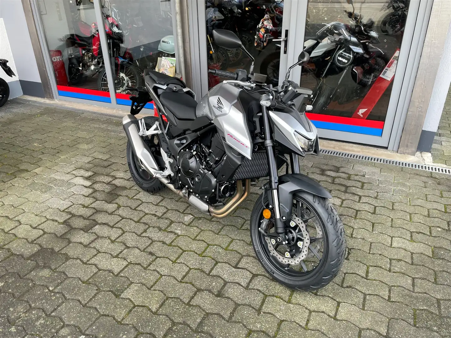 Honda Hornet Neufahrzeug auf Lager Silber - 1