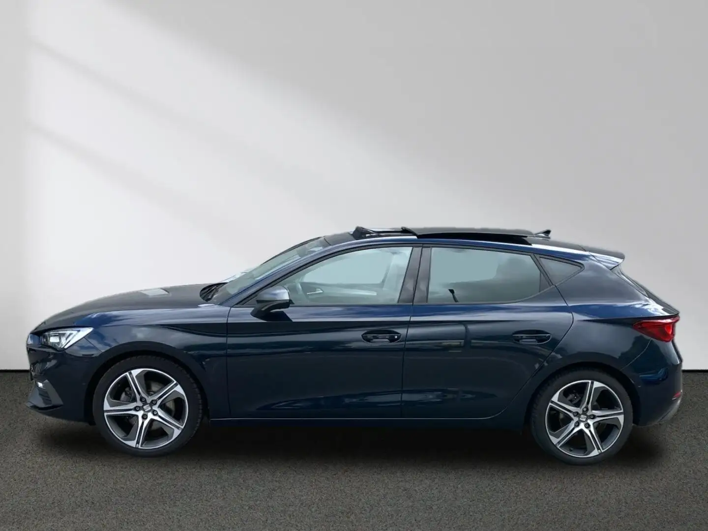 SEAT Leon FR 2.0 TDI CarPlay LED AHK Navi Panorama Blauw - 2