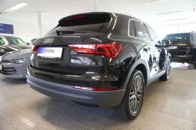 Audi Q3 view 5
