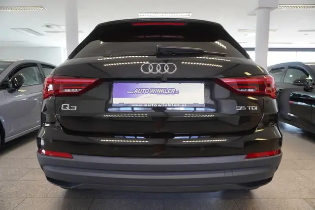 Audi Q3 view 6