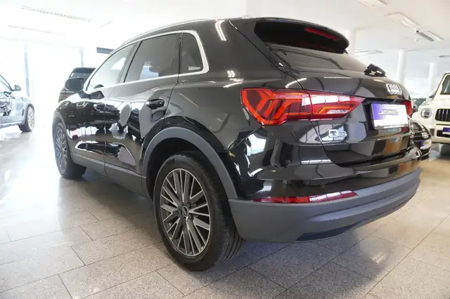 Audi Q3 view 4