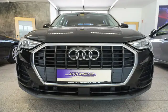 Audi Q3 view 2