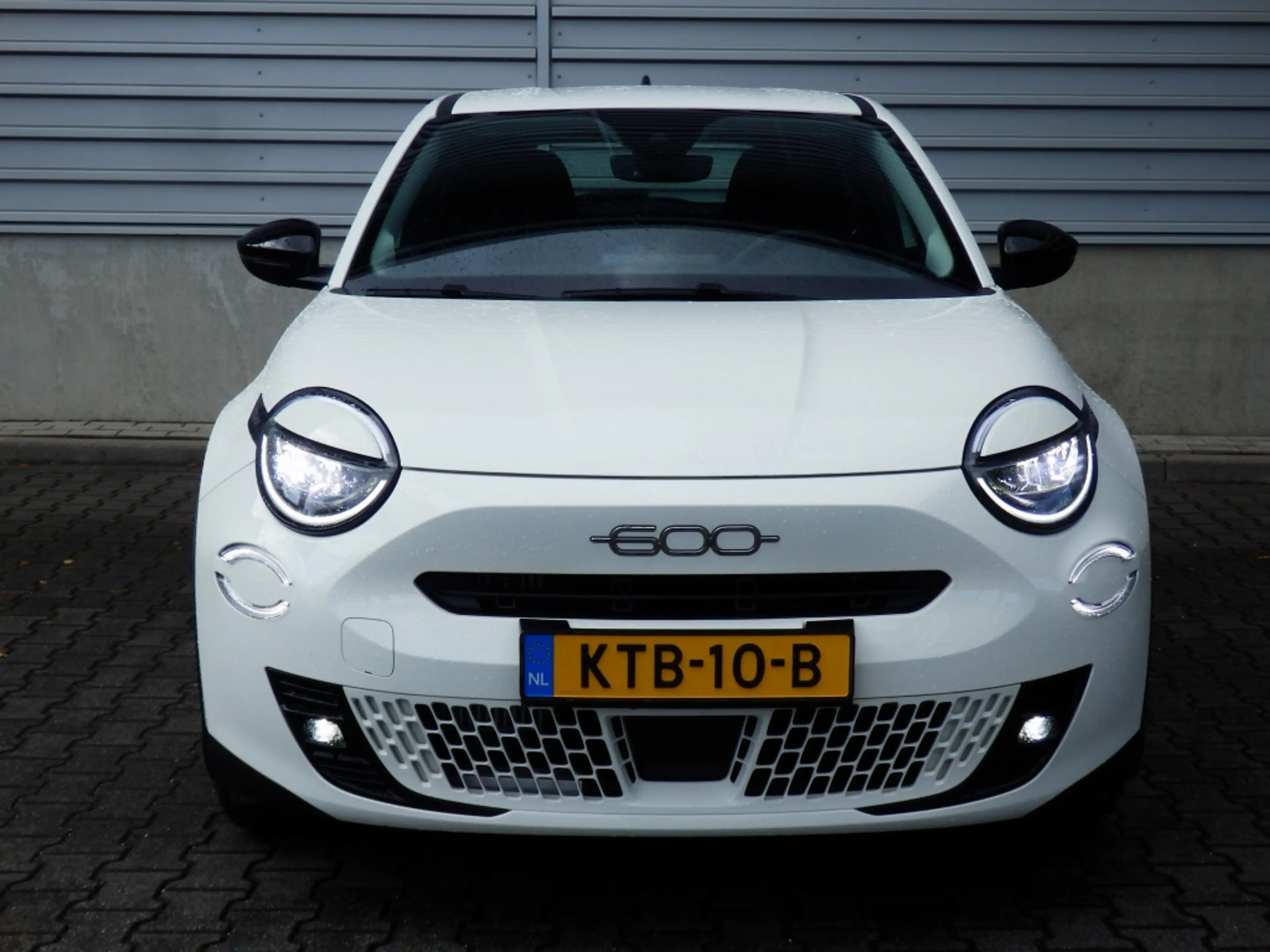 Fiat 600 1.2 Hybrid Urban — photo 4