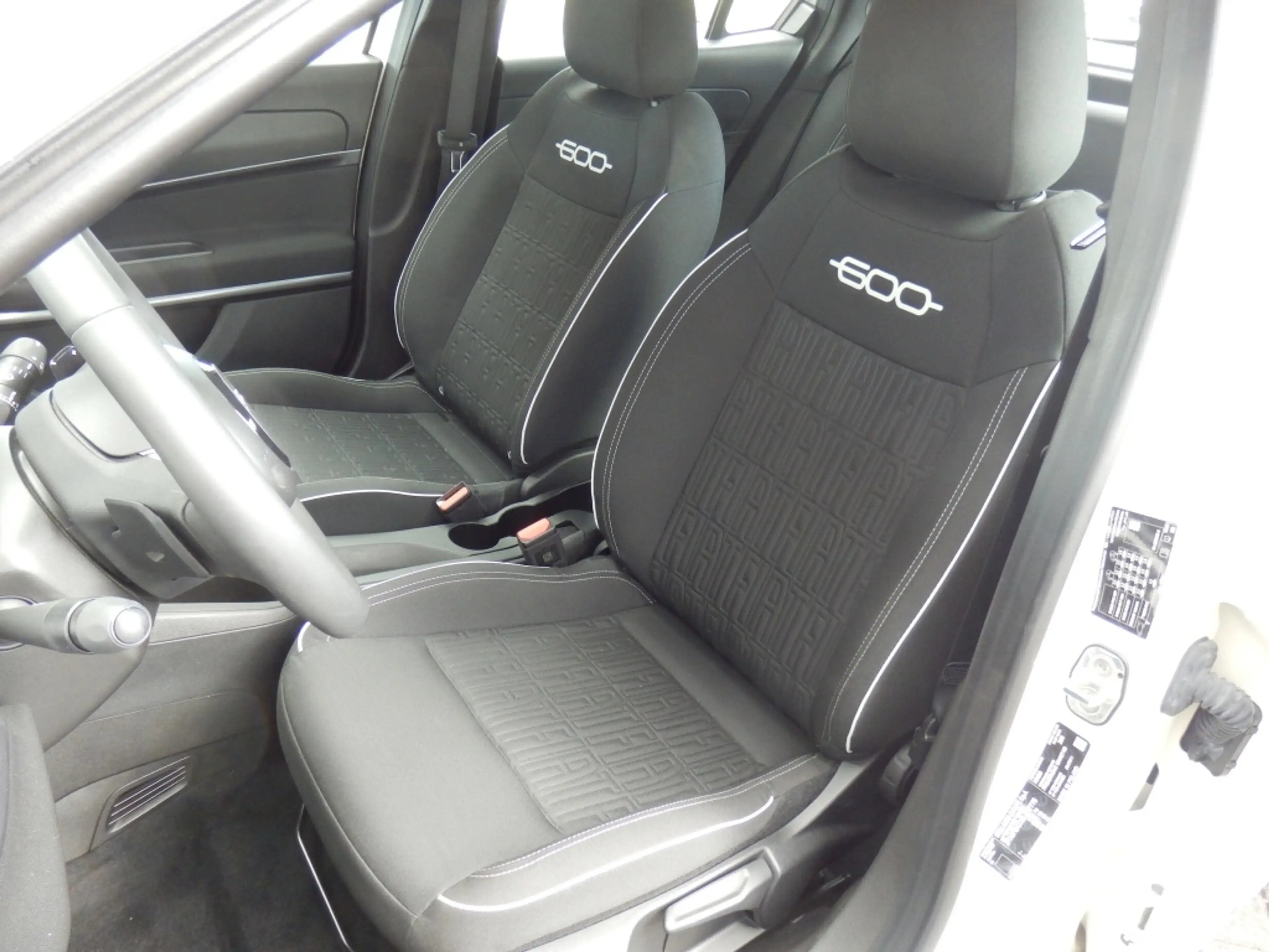 Fiat 600 1.2 Hybrid Urban — photo 7
