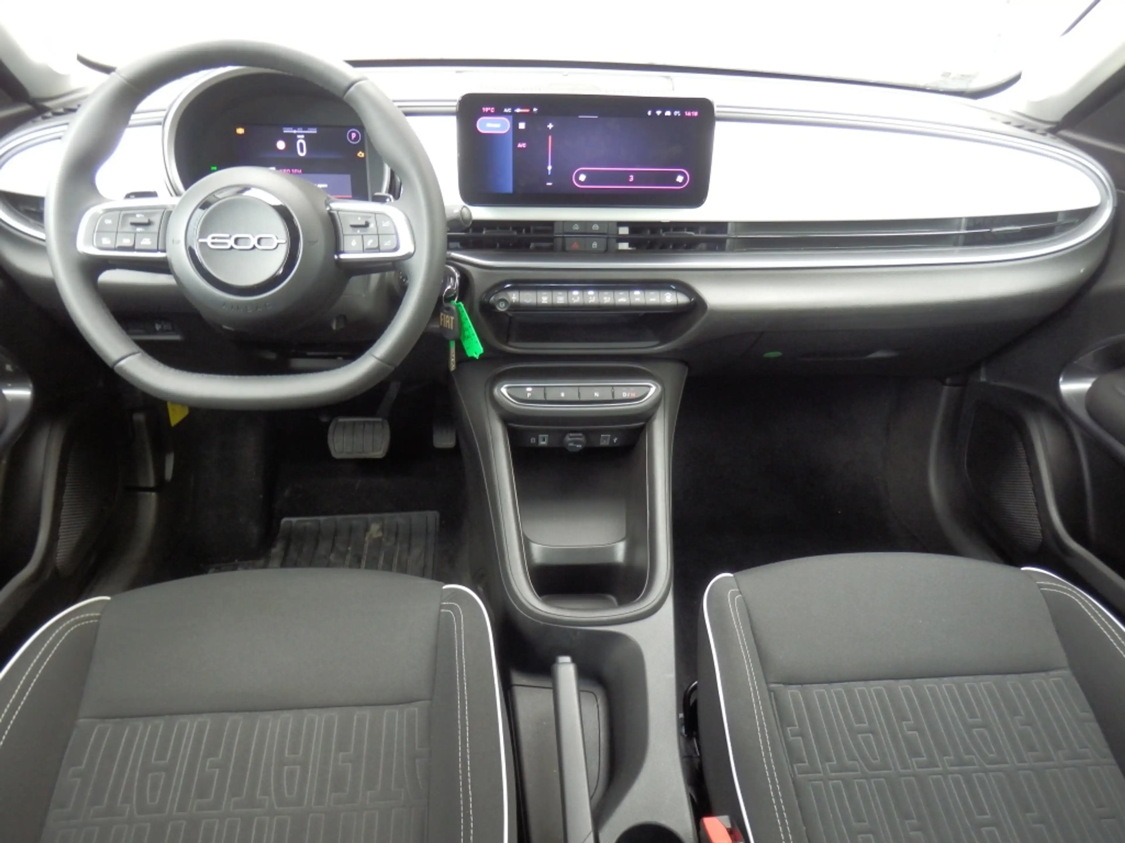 Fiat 600 1.2 Hybrid Urban — photo 9