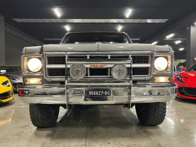GMC Sierra view 3