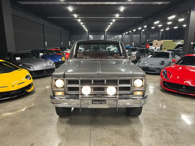 GMC Sierra view 2
