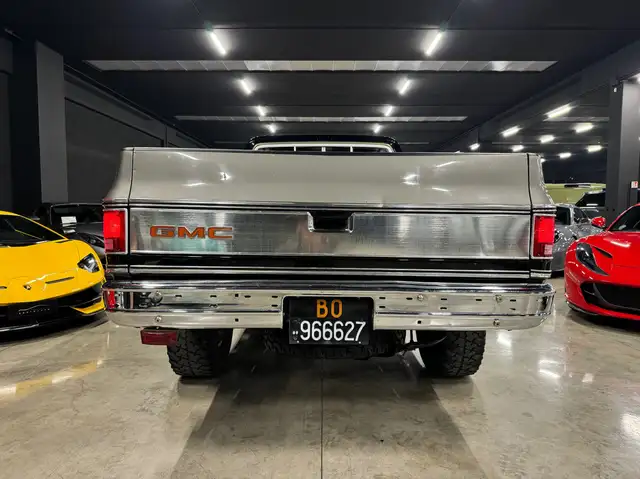 GMC Sierra view 8