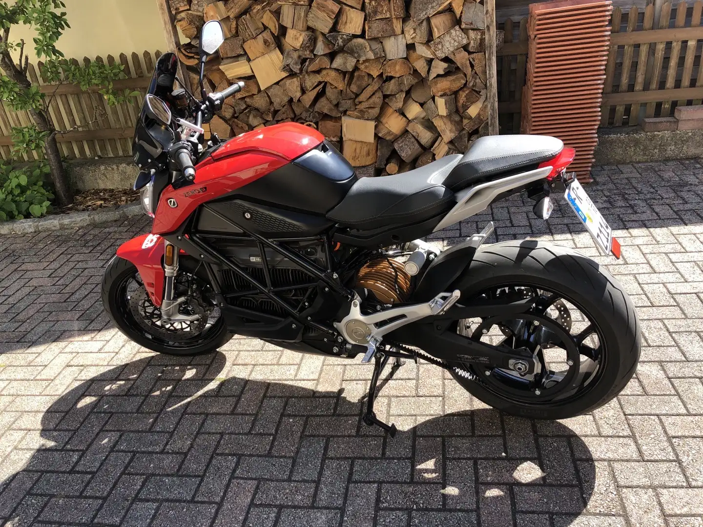Zero Zero SR 15,6 kW, Windschild , kurzer Kennzeichenhalter Rosso - 1