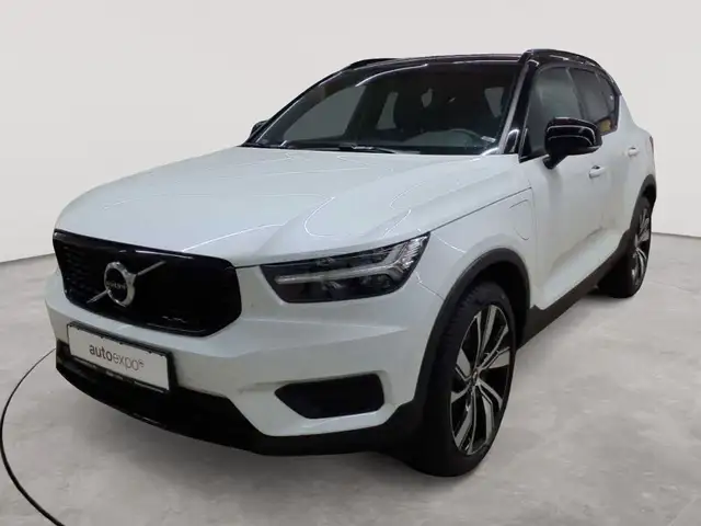 Volvo XC40 view 2