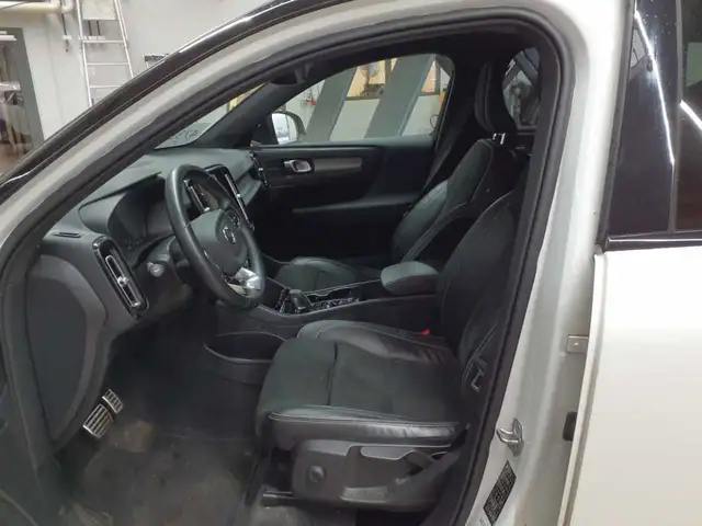 Volvo XC40 view 7