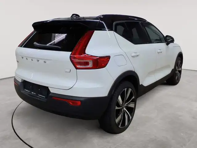 Volvo XC40 view 4