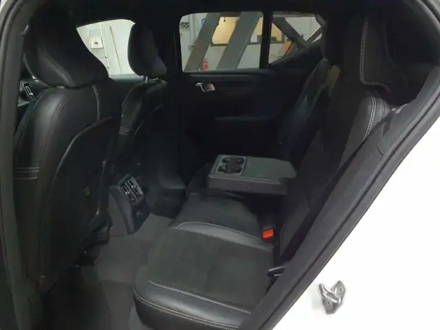 Volvo XC40 view 13