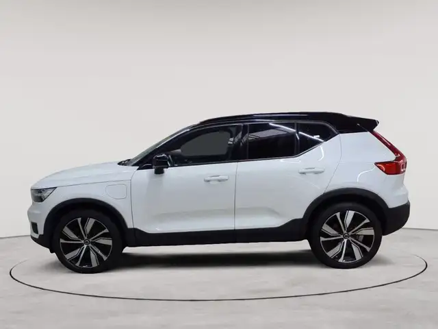 Volvo XC40 view 6