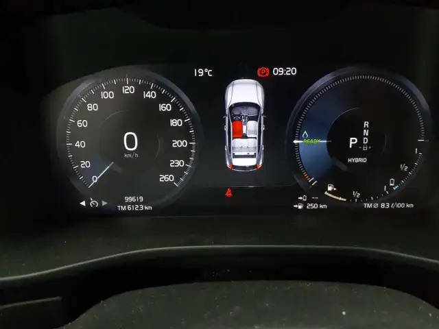 Volvo XC40 view 11