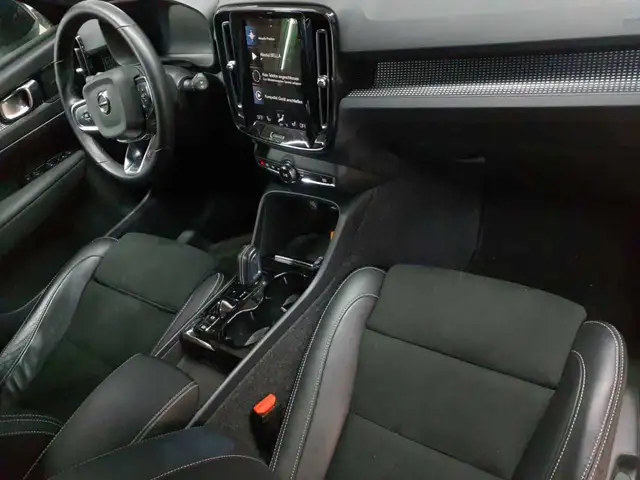 Volvo XC40 view 9
