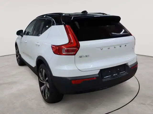 Volvo XC40 view 5