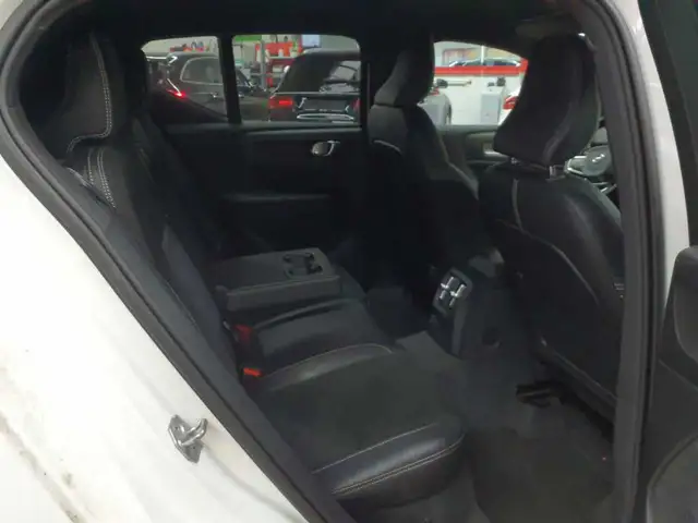 Volvo XC40 view 14