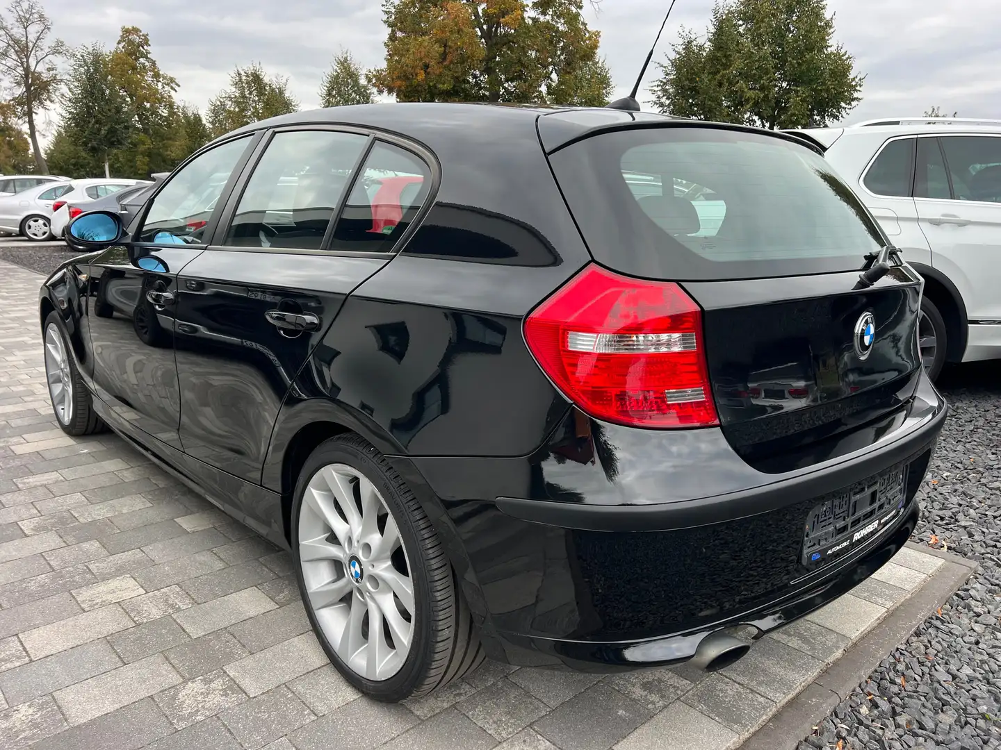 BMW 118 118i Automatik Scheckheft Steuerkette Tüv neu Schwarz - 2