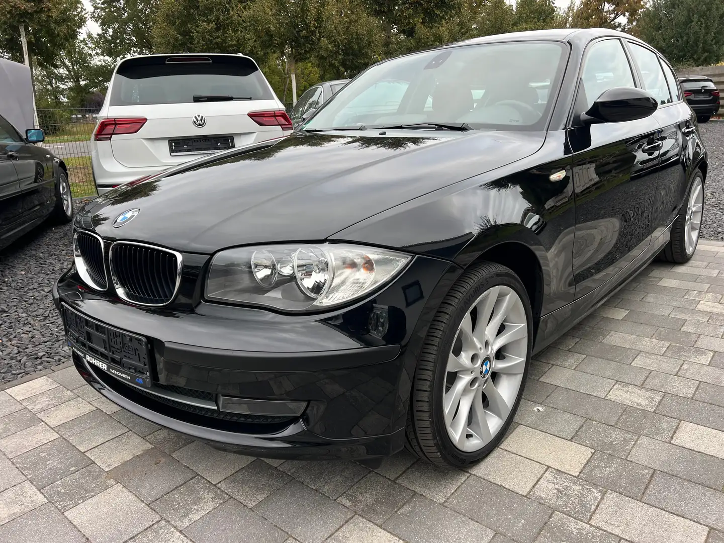 BMW 118 118i Automatik Scheckheft Steuerkette Tüv neu Schwarz - 1