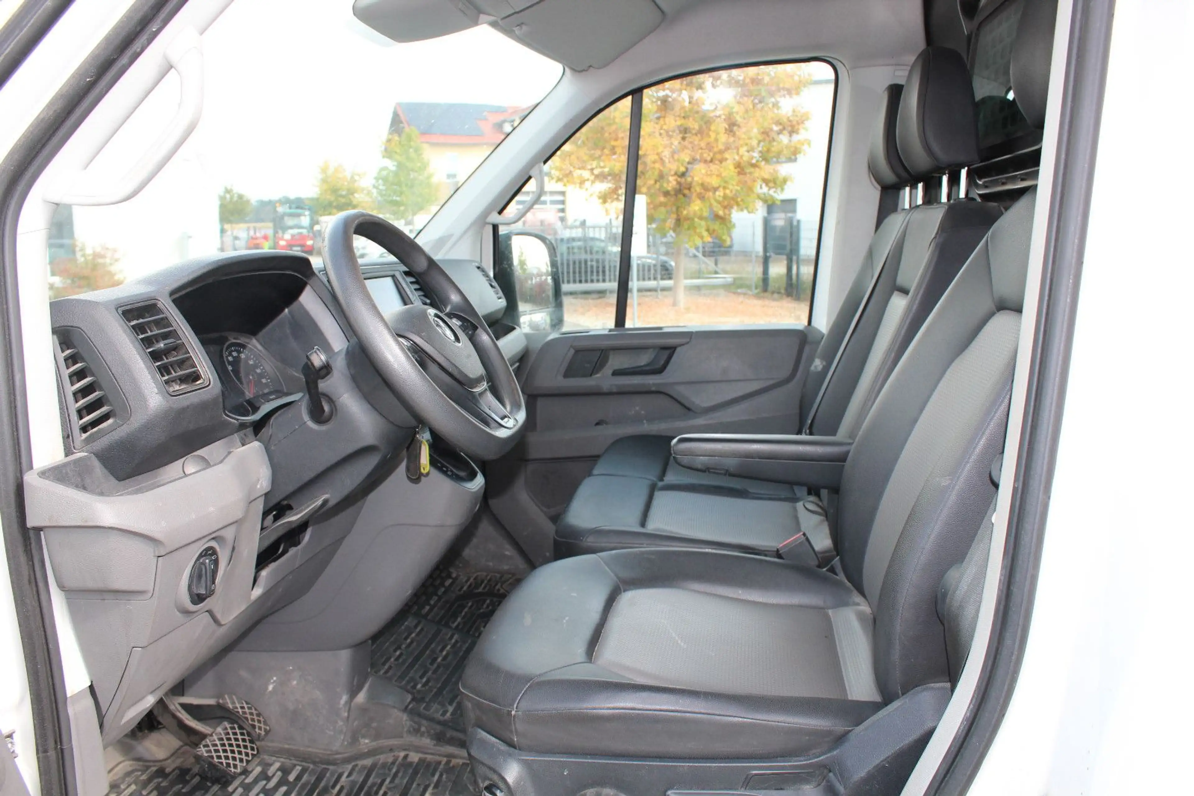 Volkswagen Crafter Kasten 35 mittellang Hochdach FWD — photo 11
